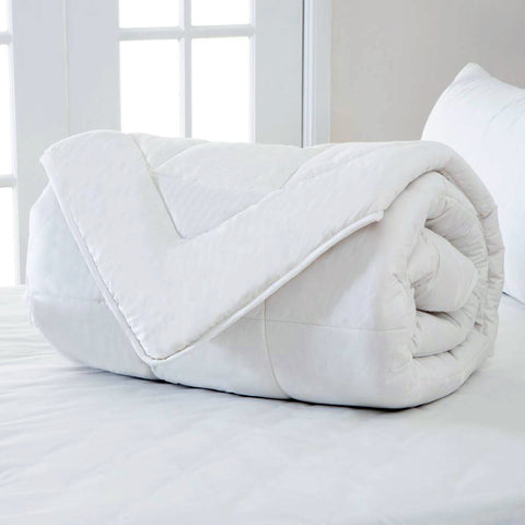 Lenoxx Goose Feather Quilt - Queen