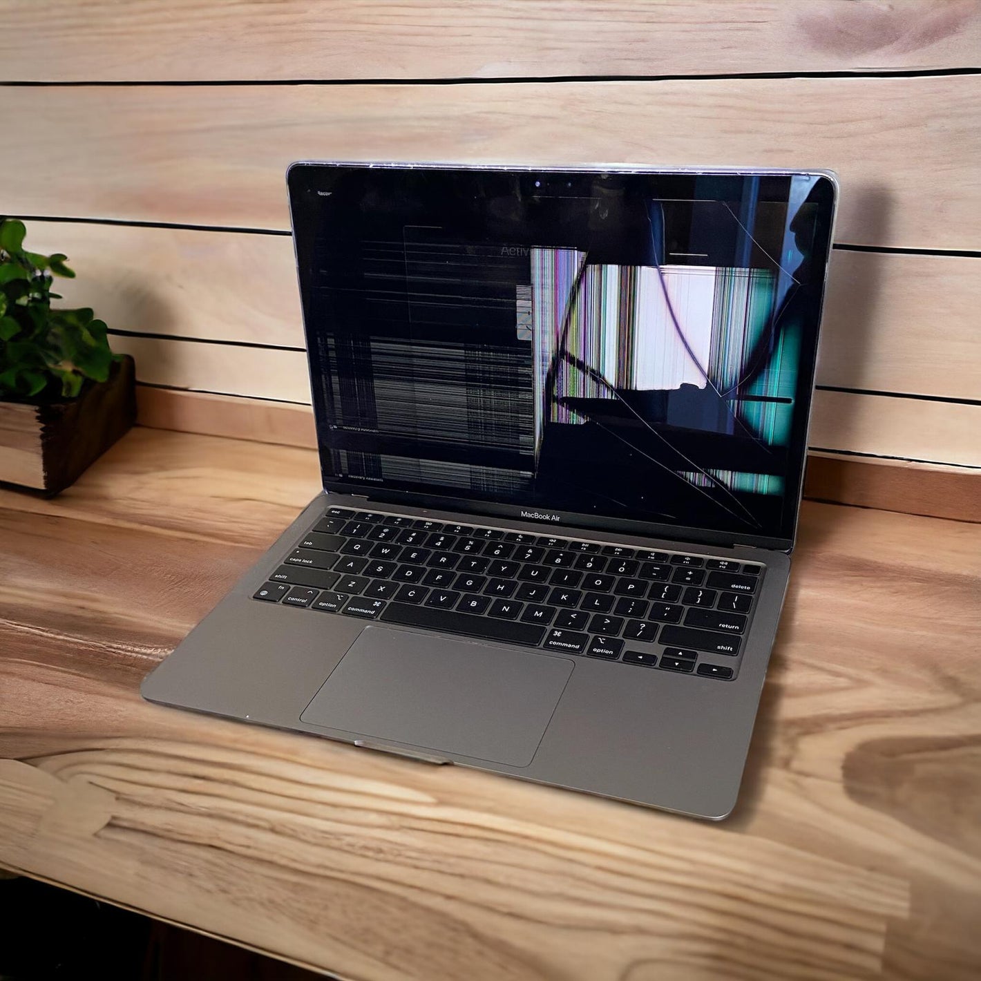 Apple Macbook Air 13” M1 8 Core CPU 7 Core GPU 8GB RAM **FAULTY**