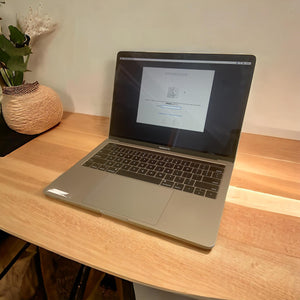 Apple Macbook Pro 13” Touchbar 2019 Quad Core i5 8GB RAM 256GB SSD OSX 14