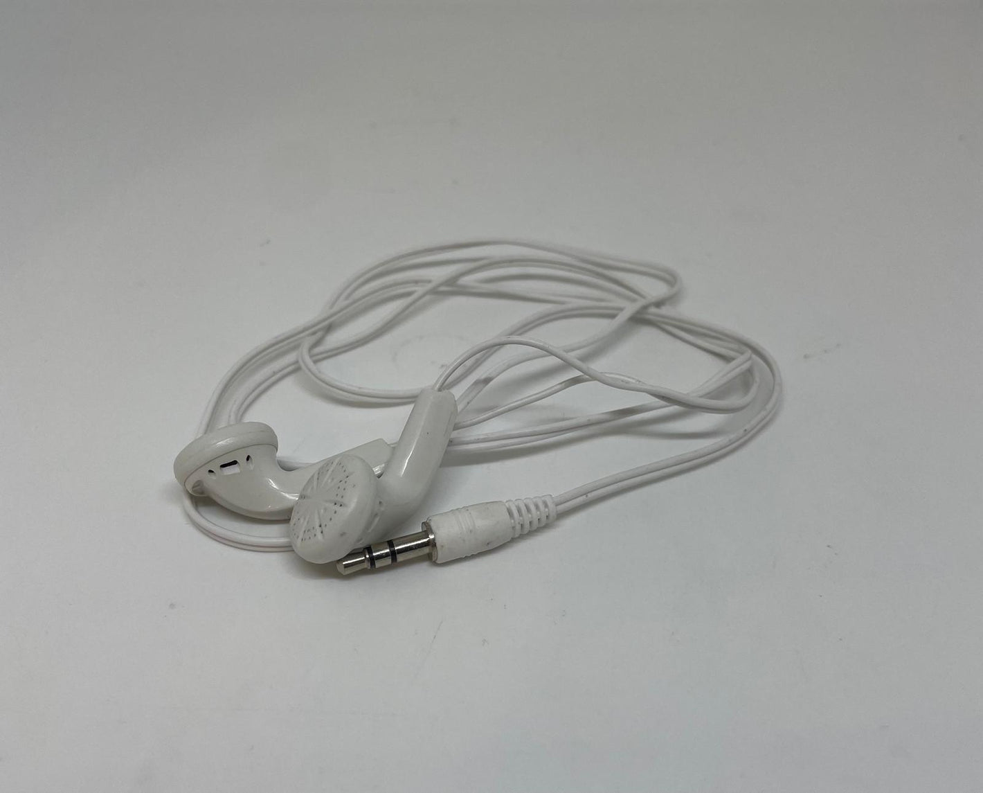 Wired earbuds White