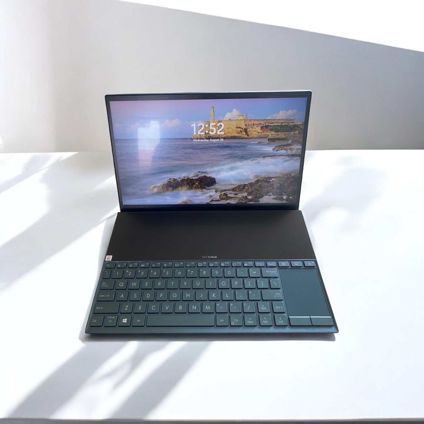 Asus ZenBook 10th Quad i7-10510U 16GB RAM 512GB SSD Dual Touch Screen Win11