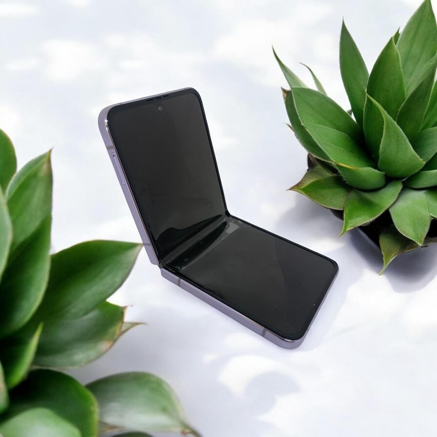 Galaxy Z Flip4  (5G) 512GB Lavender $1 RESERVE