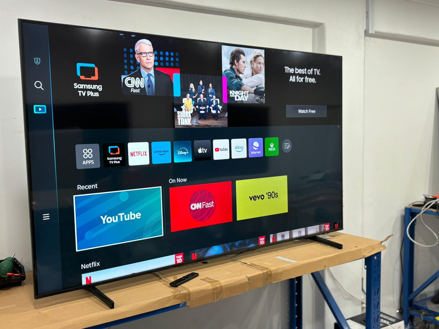 Samsung UA75BU8000 75" 4K Ultra HD (3840x2160) LCD Smart TV