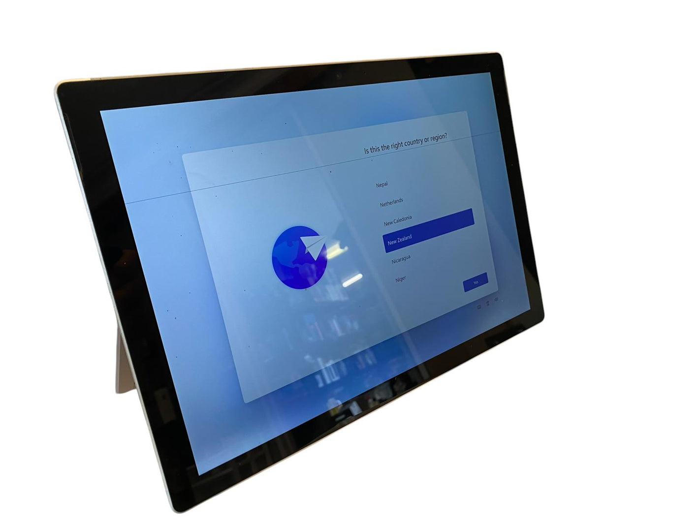 Microsoft Surface Pro 5 12.3” 7th Gen Core i5-7300U 8GB RAM 128GB SSD Win11