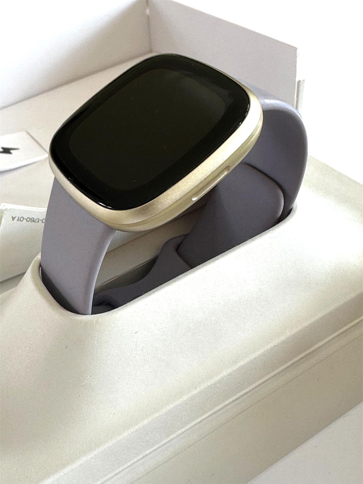 Fitbit Versa 3 Champagne / Purple