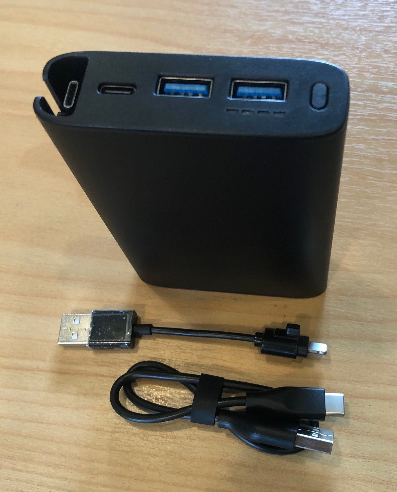 KOGAN 10000MAH POWER BANK WITH BUILT-IN CABLE SLOT